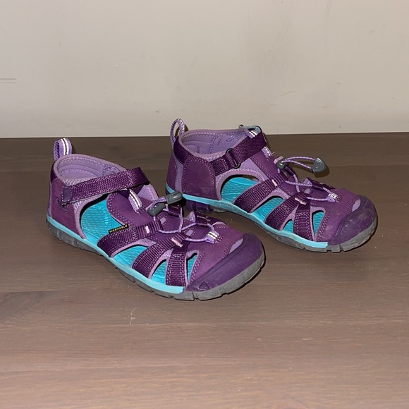 Keen Purple and Grey Ergonomic Hiking Sandals - Girl’s Size 3 - Picture 5 of 10